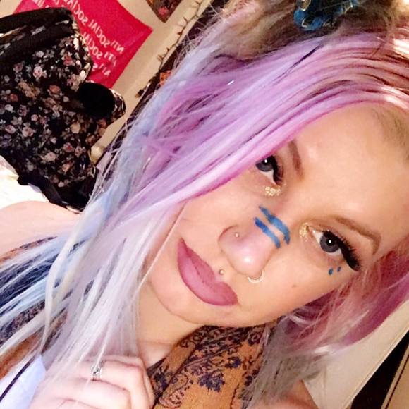 Meet your Posher, Sarah - Picture 2 of 2